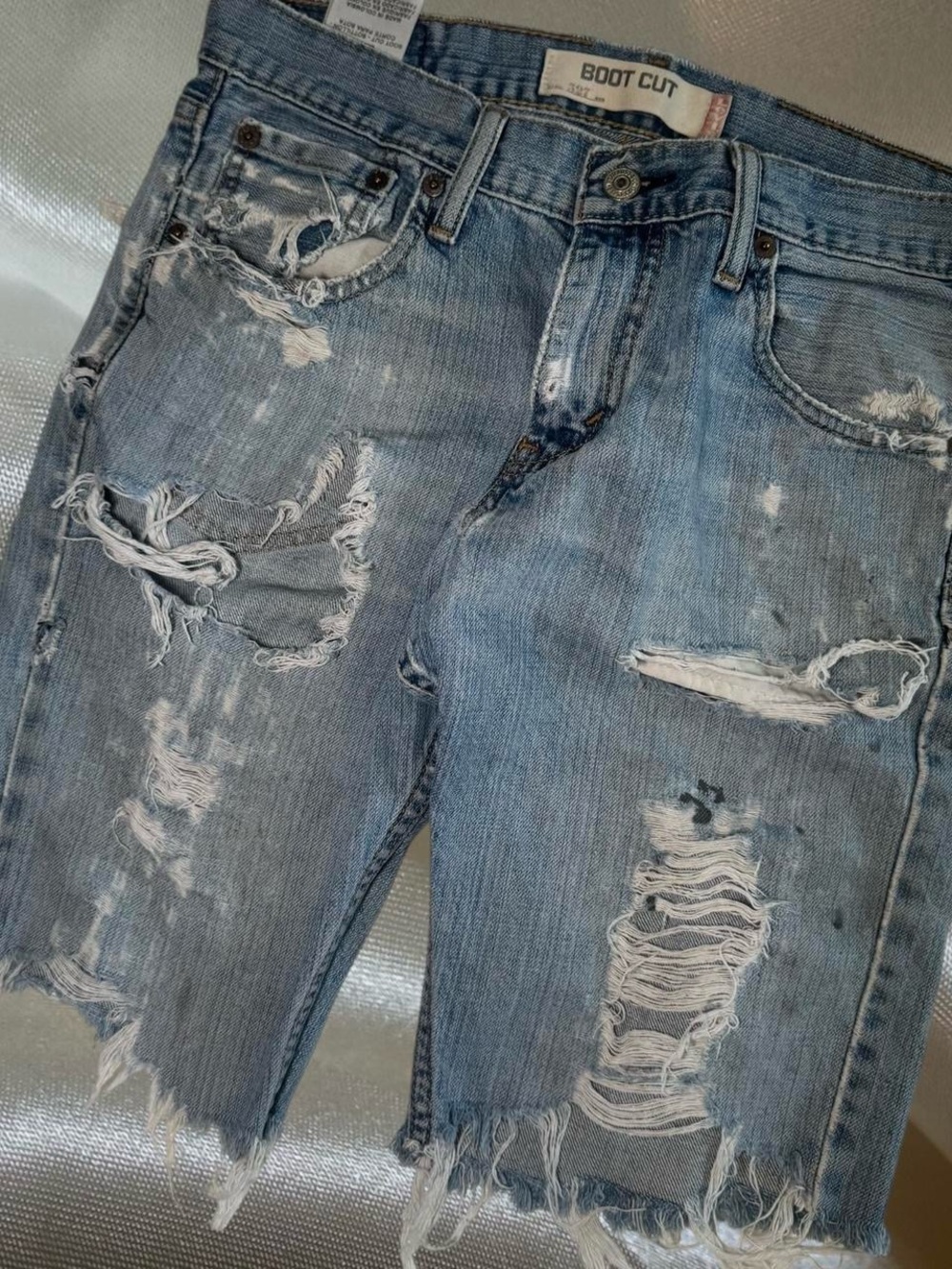 Distressed Men's Light Blue Jeans